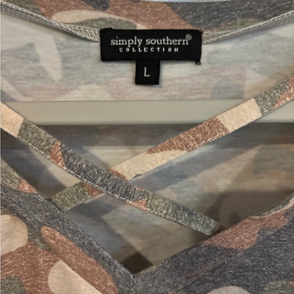 Simply Southern Camo Tunic with Sequin Patchwork Elbow NWOT - Picture 3 of 3